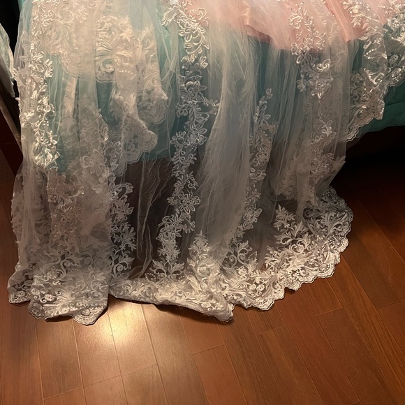 Beautiful pink and lace wedding dress from flormiss size is a XS. - Picture 6 of 8